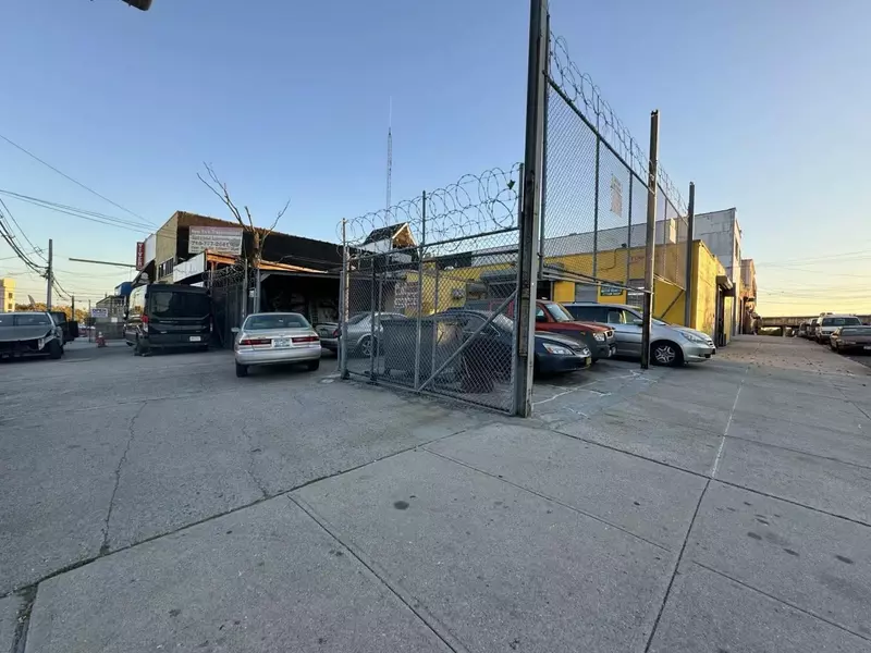 49-04 25th Ave, Woodside, NY 11377