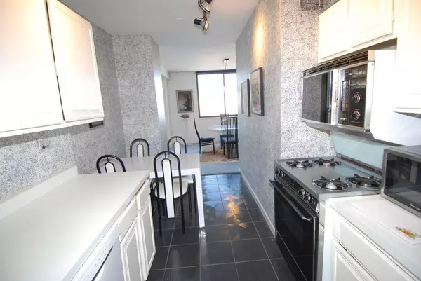 Floral Park, NY 11005,27110 Grand Central Parkway #25G