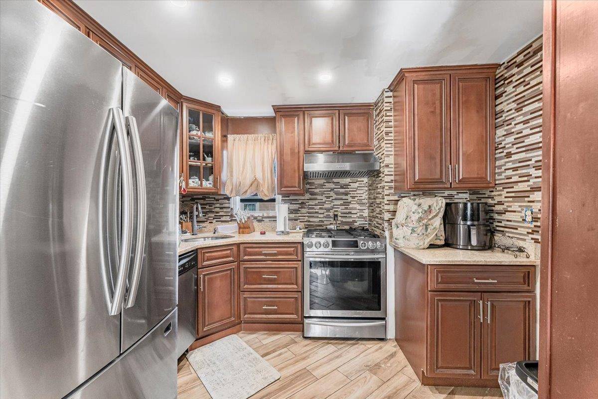 Bronx, NY 10469,2541 Bouck AVE