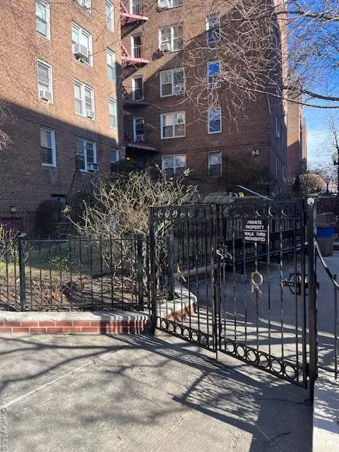 Forest Hills, NY 11375,66-33 Yellowstone BLVD #4G