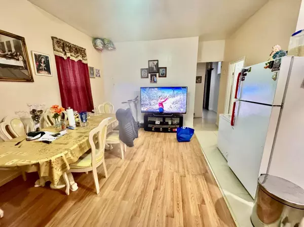 Woodhaven, NY 11421,94-26 86 RD