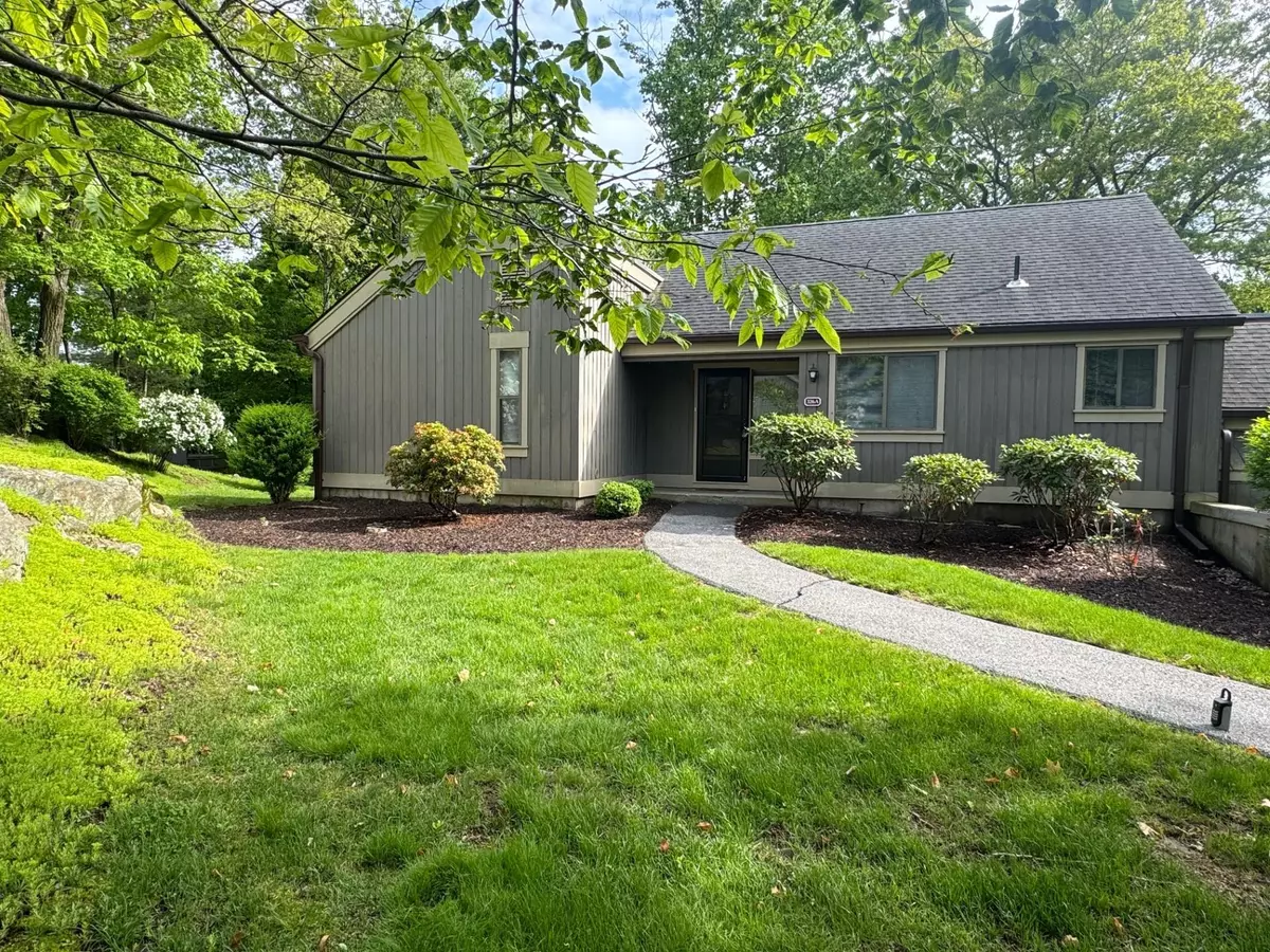 Somers, NY 10589,326 Heritage Hills DR #A