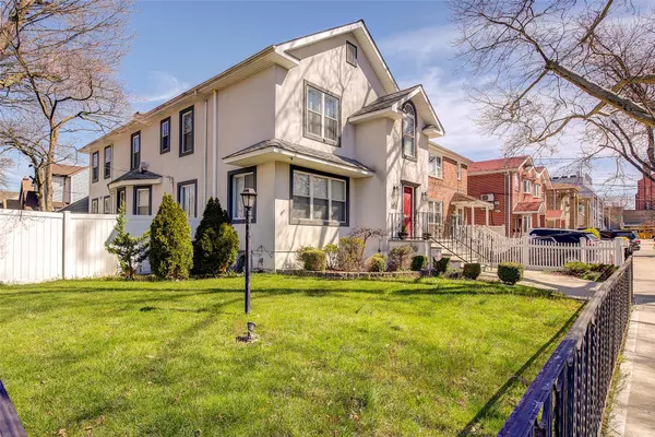 196-03 42nd AVE, Flushing, NY 11358