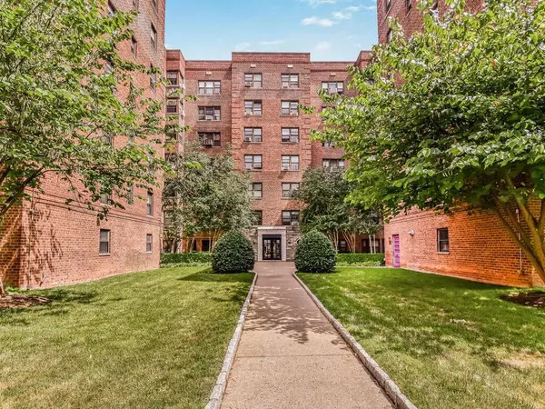 Mount Vernon, NY 10552,485 E Lincoln AVE #308