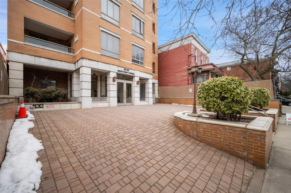 Astoria, NY 11102,25-25 Newtown AVE #4D