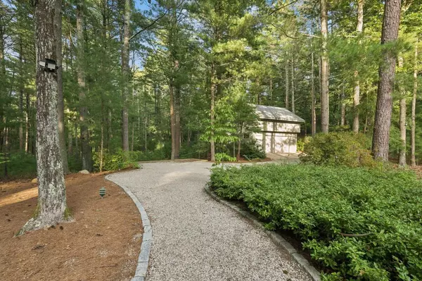 East Hampton, NY 11937,33 Oak Hill Lane