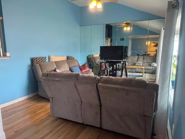 Bay Shore, NY 11706,952 Thompson DR
