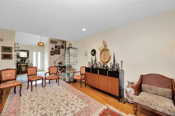 Manhasset Hills, NY 11040,62 Sutton Hill LN