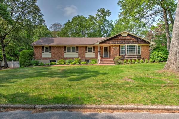 39 Cornwallis RD, East Setauket, NY 11733