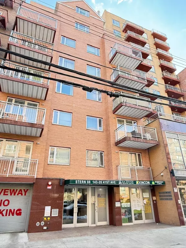 Flushing, NY 11355,143-28 41 AVE #8A