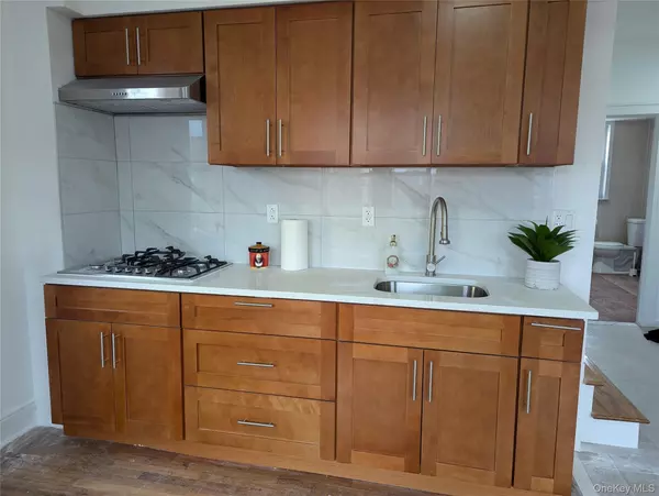 Jackson Heights, NY 11372,33-17 72 ST