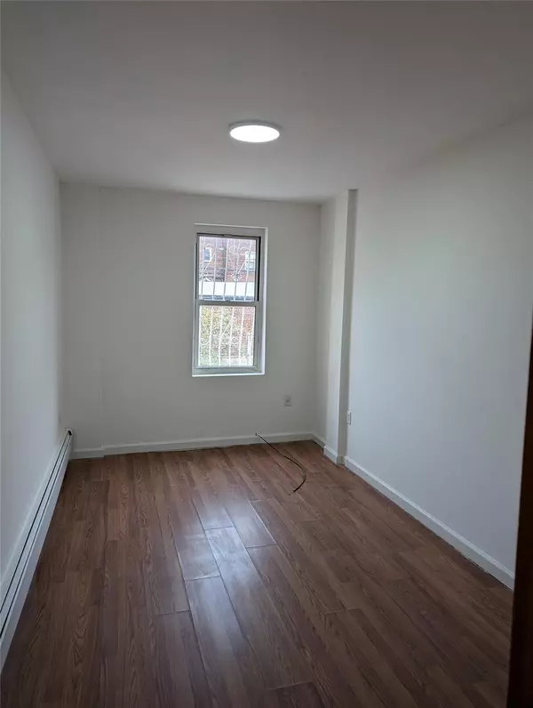 Jackson Heights, NY 11372,33-17 72 ST