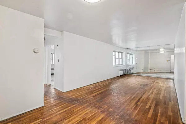 Flushing, NY 11367,144-55 Melbourne AVE #4A