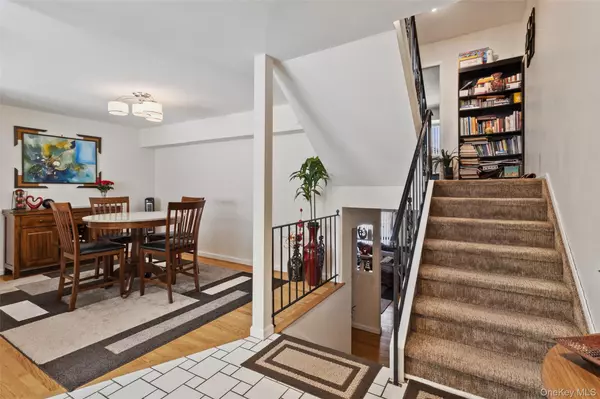 Scarsdale, NY 10583,11 Jackson AVE #11
