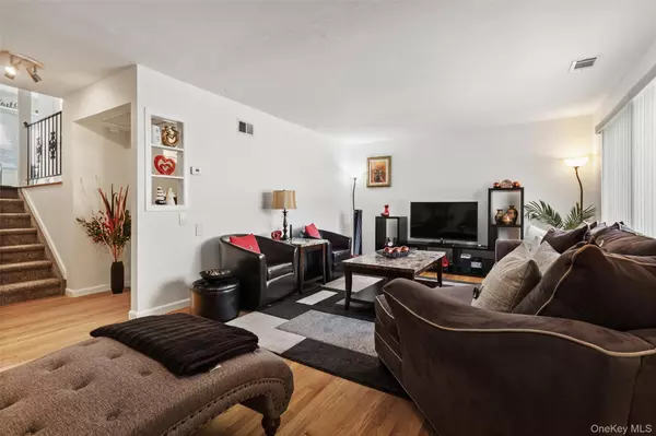 Scarsdale, NY 10583,11 Jackson AVE #11