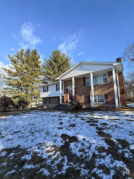 2 Dolphin RD, New City, NY 10956