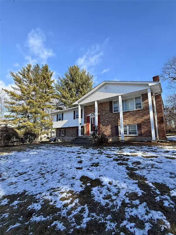 2 Dolphin RD, New City, NY 10956