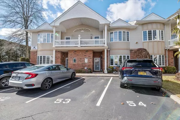 52 Sarah CT #4, Amityville, NY 11701