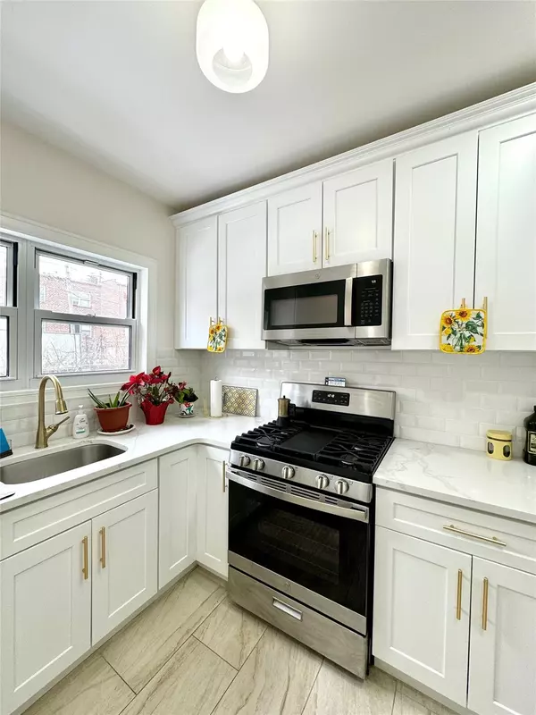 Woodside, NY 11377,48-38 61st ST