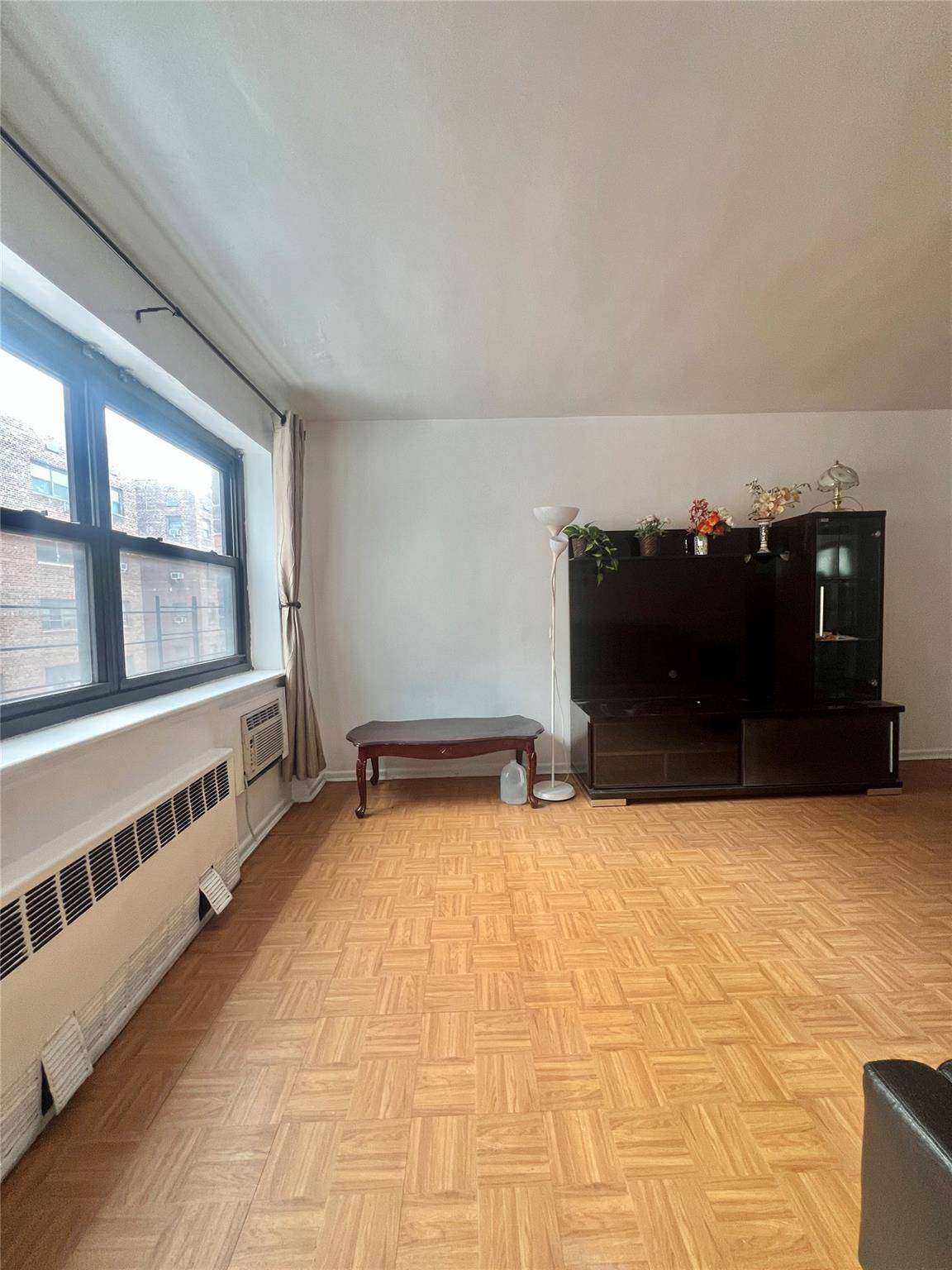 Elmhurst, NY 11373,94-30 59 AVE #4H
