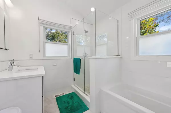 Southampton, NY 11968,73 Charla DR