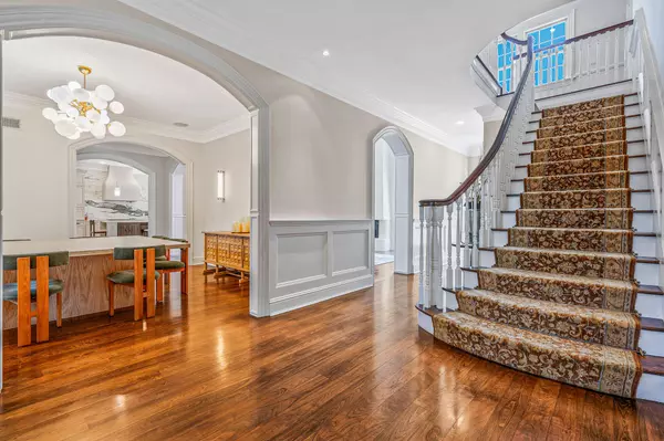 Dix Hills, NY 11746,9 Vanderbilt Pkwy