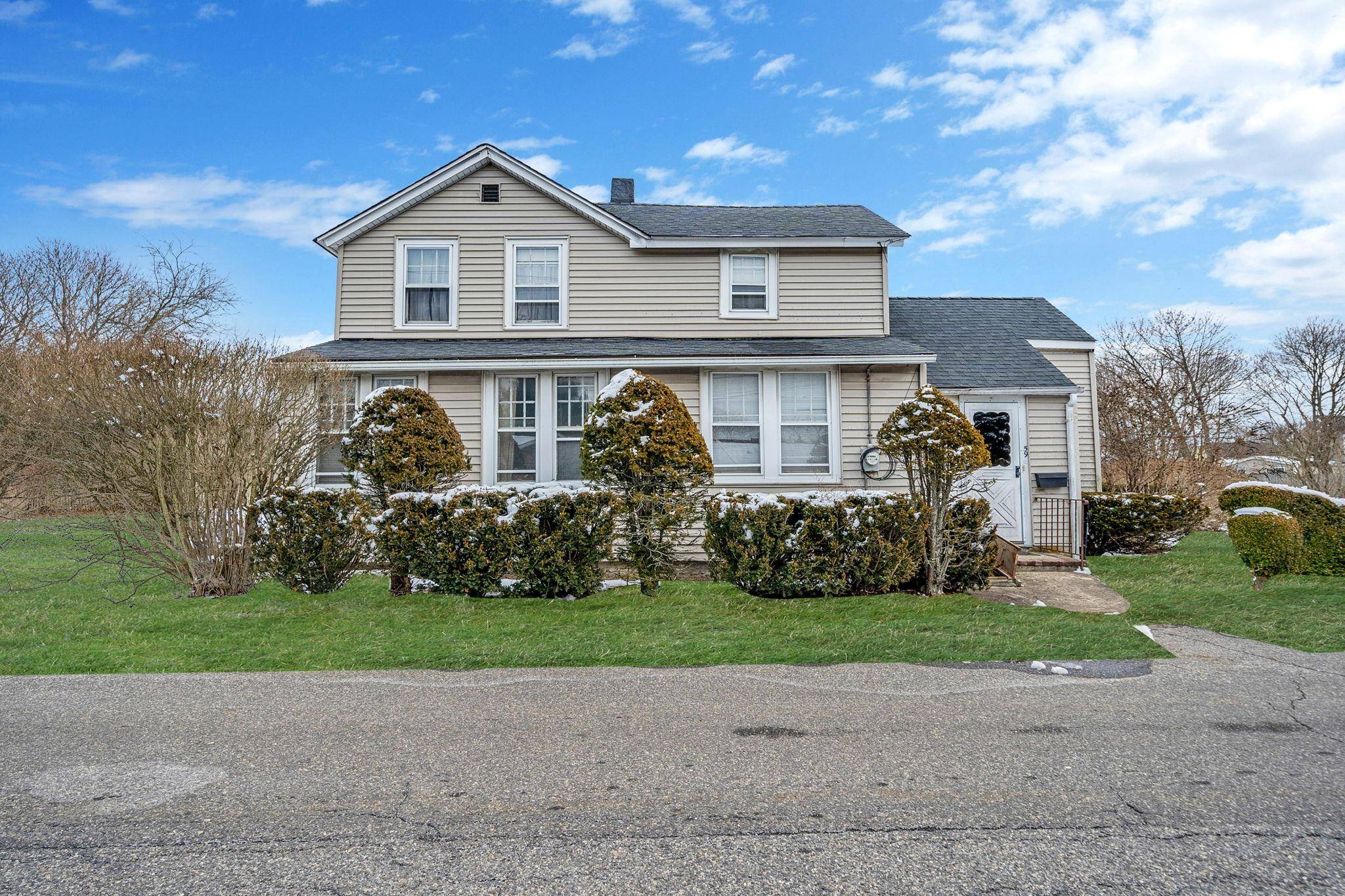 59 Champlin AVE, Bellport, NY 11713