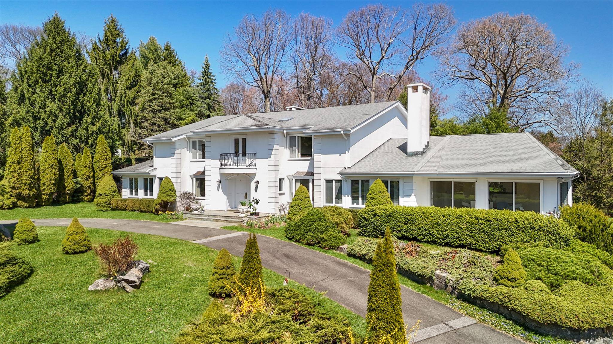 Rye, NY 10580,14 Lakeside DR