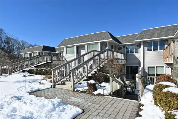 1005 Bluffs DR, Baiting Hollow, NY 11933