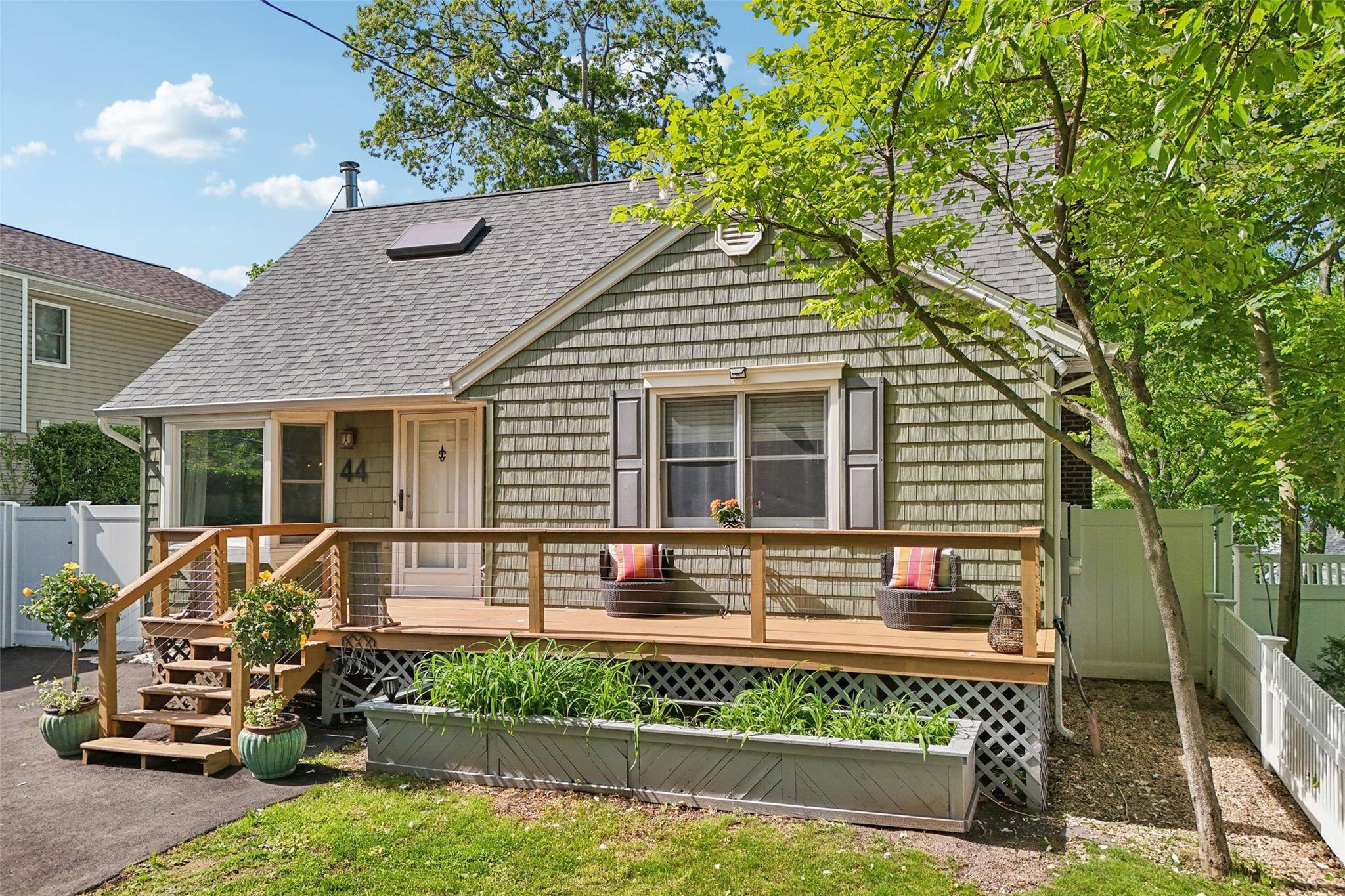 Centerport, NY 11721,44 Tuscarora DR