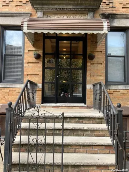 70-30 65th PL, Glendale, NY 11385