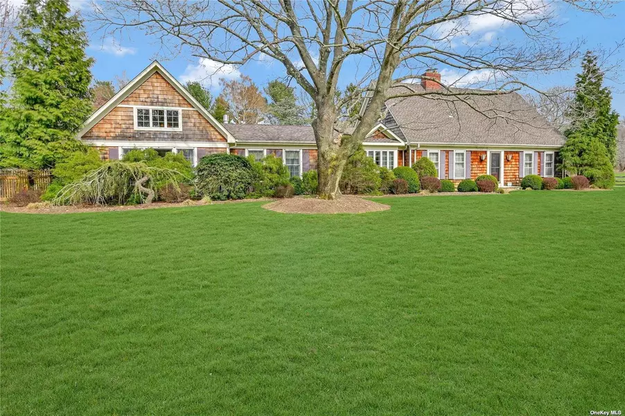 185 Wiggins LN, Greenport, NY 11944