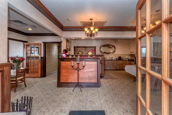 Kingston, NY 12401,812 Ulster AVE