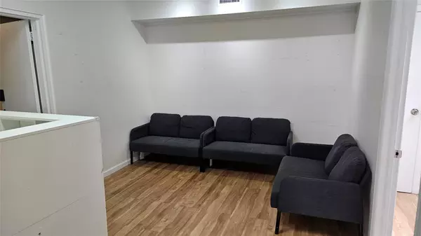 Williston Park, NY 11596,99 Hillside AVE