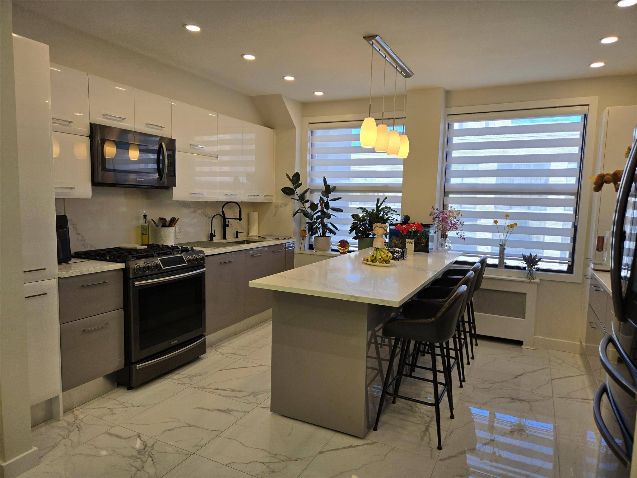 Rego Park, NY 11374,98-50 63 DR #8B