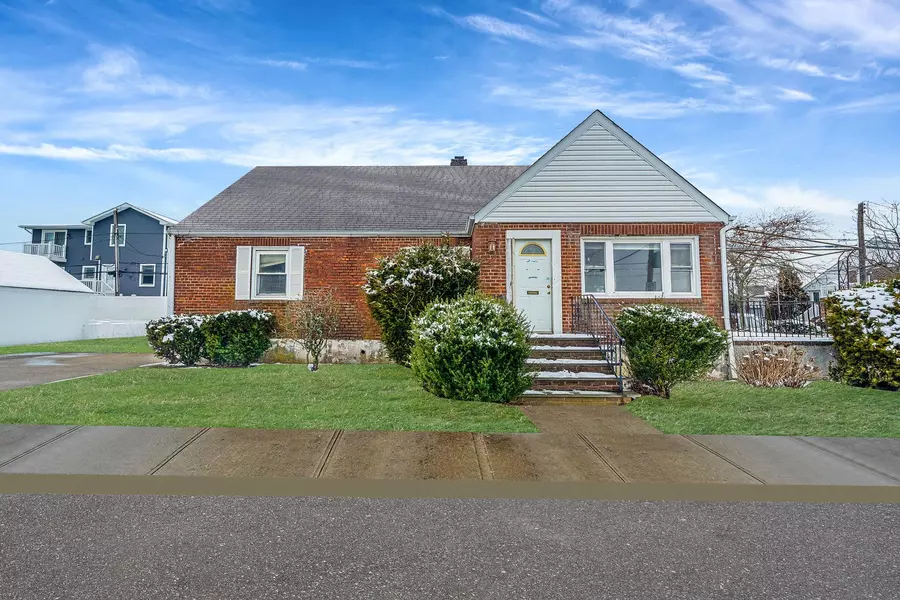 51 Vinton ST, Long Beach, NY 11561