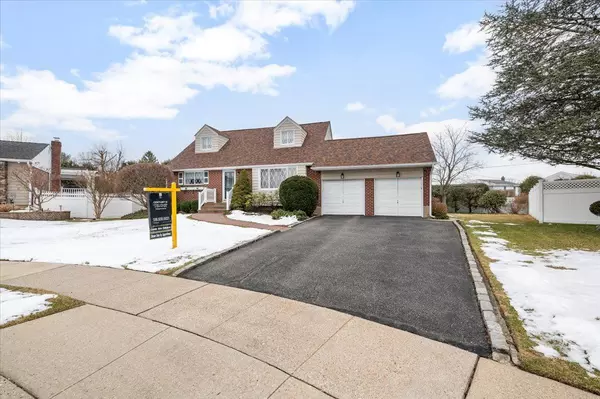 Plainview, NY 11803,8 Sharon CT