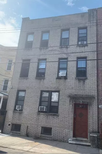 758 Oak DR, Bronx, NY 10467