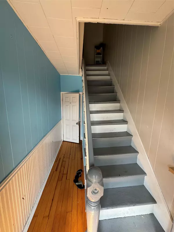 Kingston, NY 12401,192 Foxhall AVE