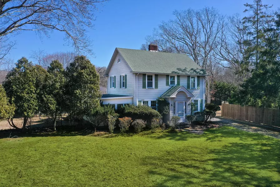 12 Summit BLVD, Westhampton, NY 11977