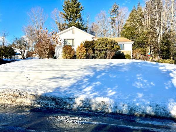 18 Kahn DR,  Woodbourne,  NY 12788