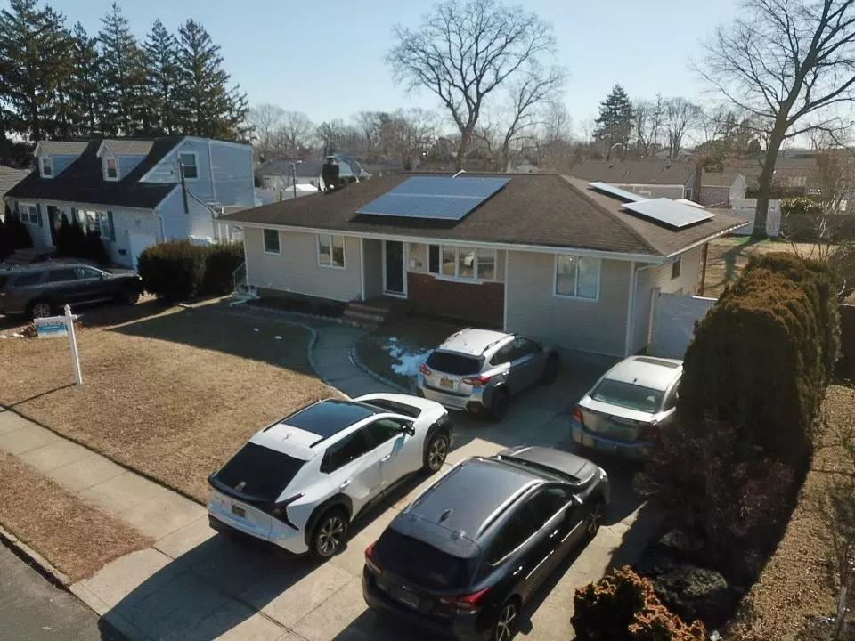 Babylon, NY 11703,28 Prairie DR