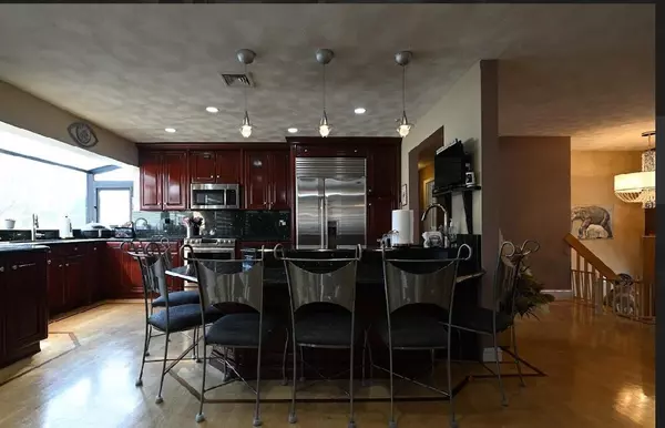 Little Neck, NY 11362,73-25 244 ST