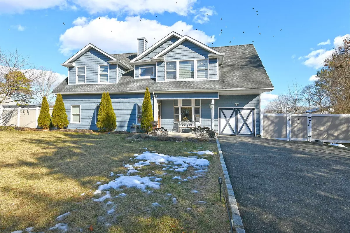 Medford, NY 11763,7 Redpine DR