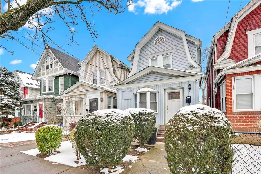 85-18 124 ST, Kew Gardens, NY 11415