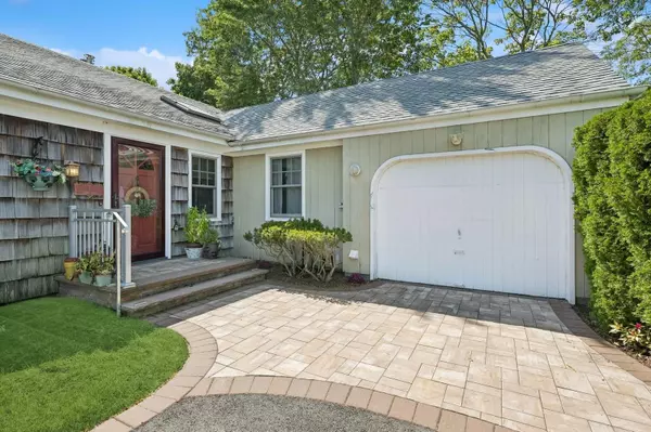 Hampton Bays, NY 11946,7 Linda LN