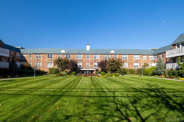 Lynbrook, NY 11563,75 Noble ST #219