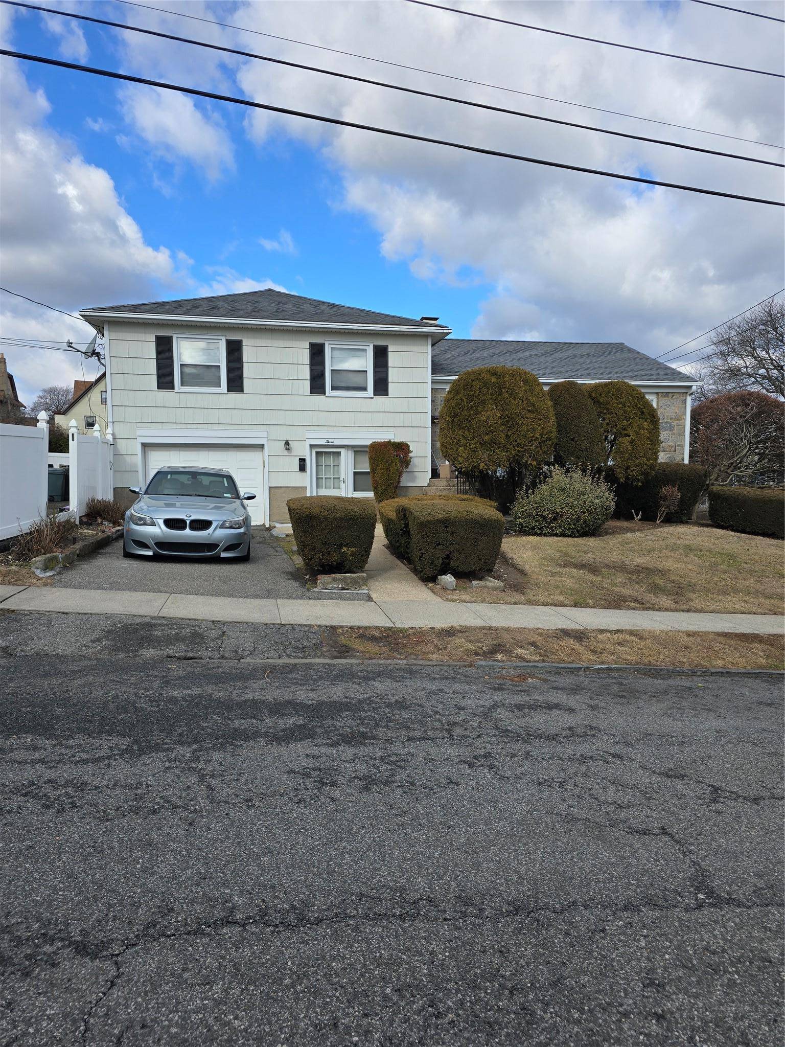 New Rochelle, NY 10805,3 Soundview ST