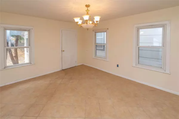 Kingston, NY 12401,74 Henry ST