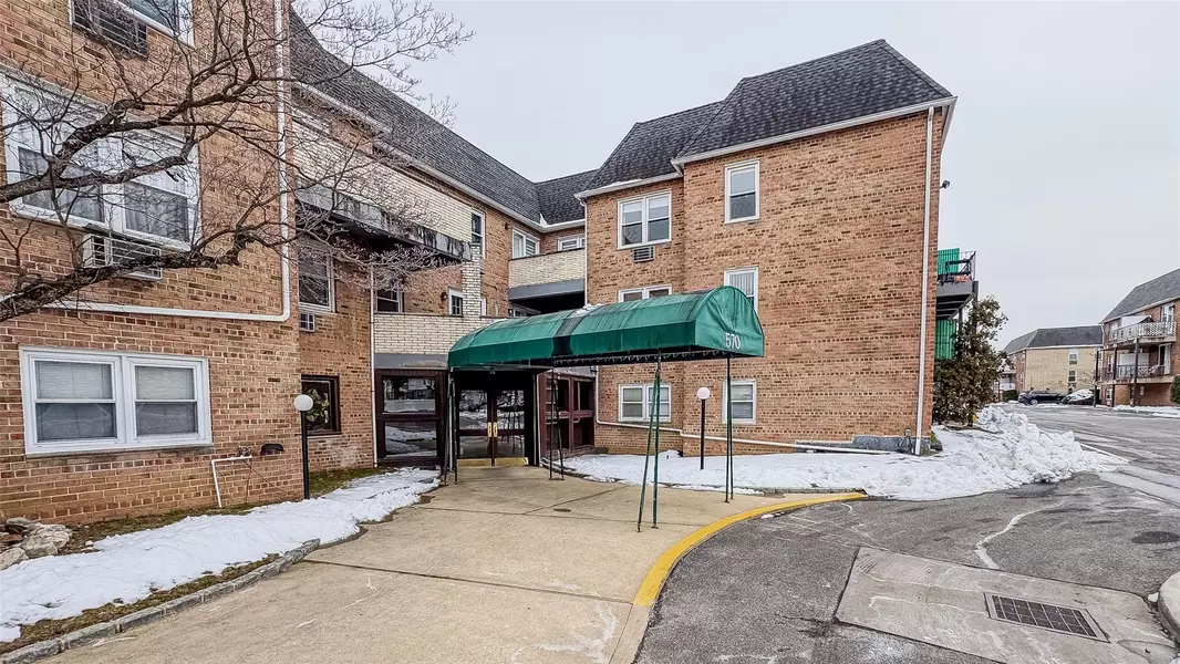 570 Broadway #22B, Lynbrook, NY 11563